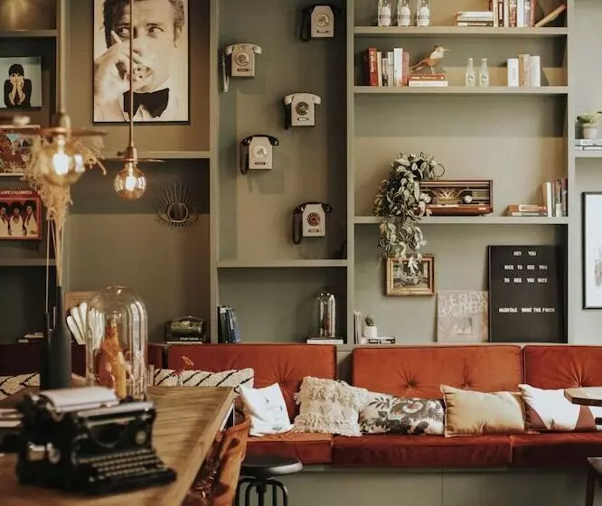 Finch Boutique Hotel, Downtown