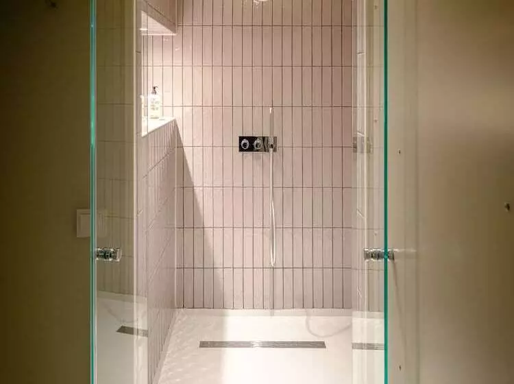 Finch Boutique Hotel, Downtown