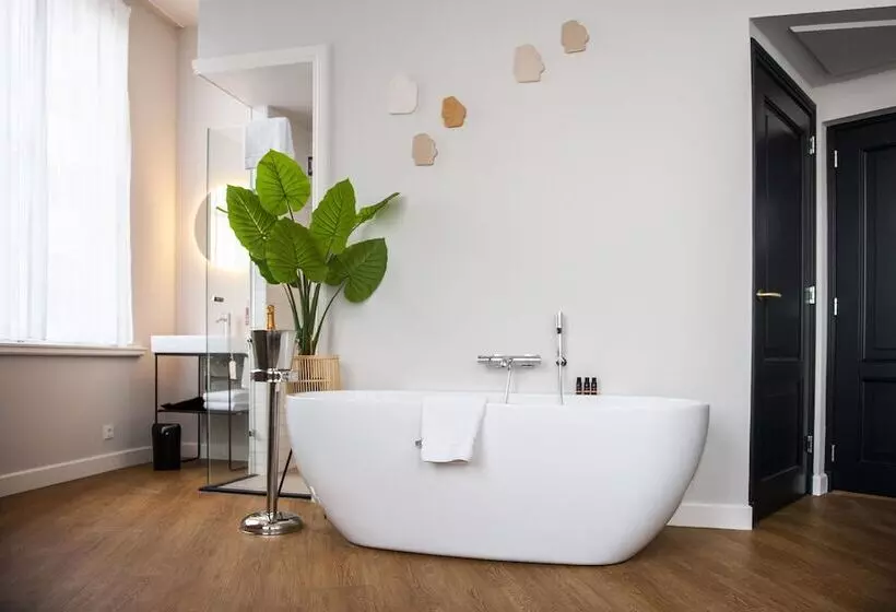 Finch Boutique Hotel, Downtown