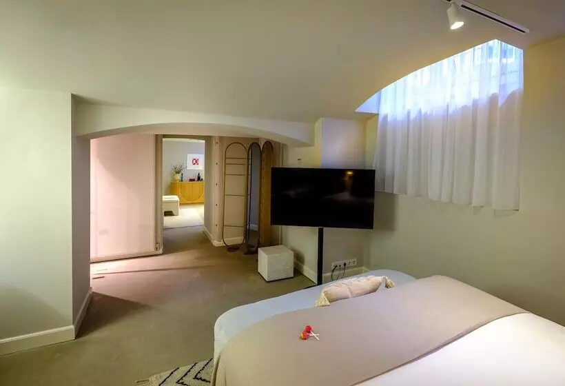 Finch Boutique Hotel, Downtown