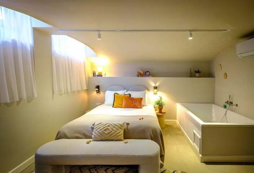 Finch Boutique Hotel, Downtown