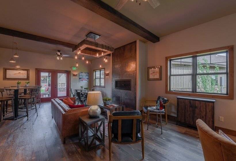 هاستل Golden Stone Inn