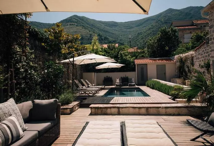 تختخواب و صبحانه Palazzo Sbutega