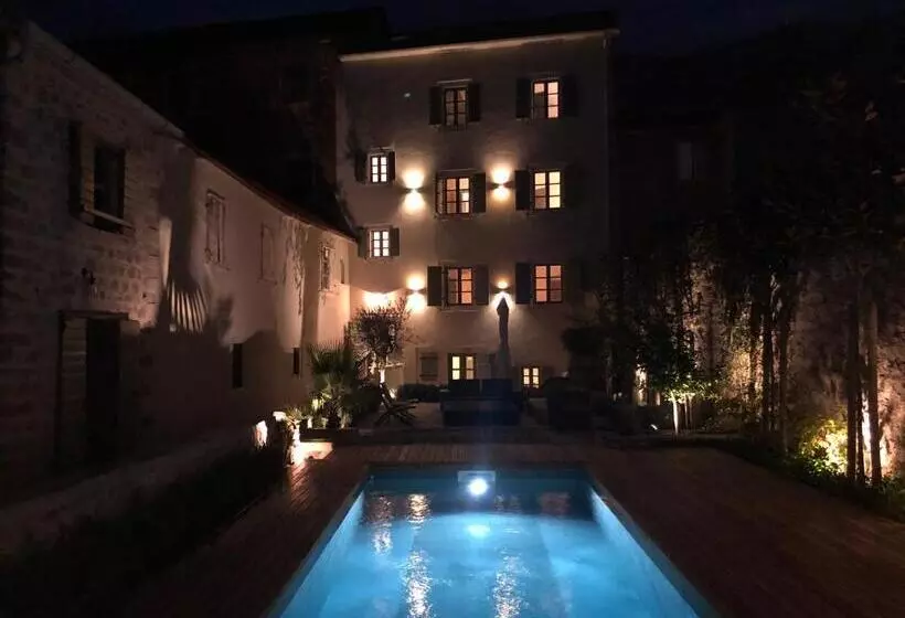 تختخواب و صبحانه Palazzo Sbutega