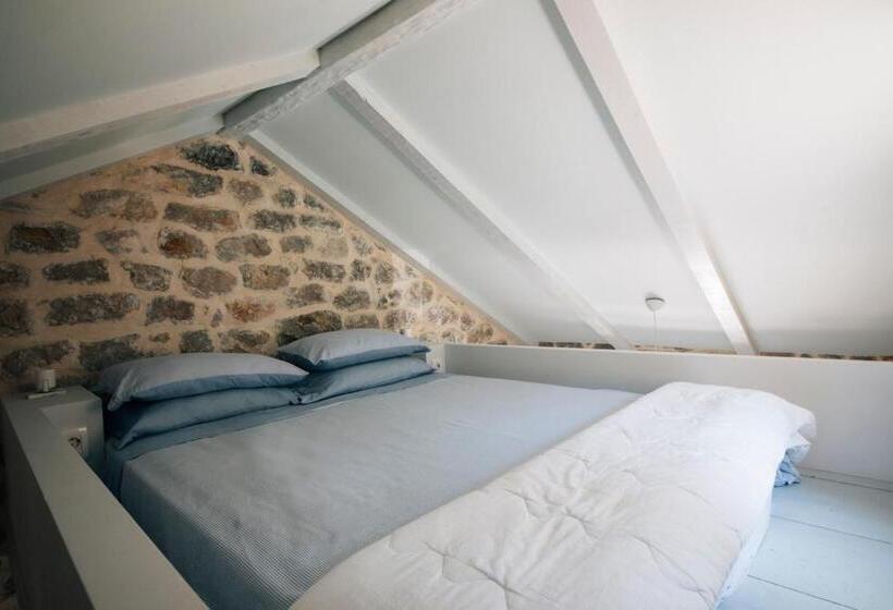 تختخواب و صبحانه Palazzo Sbutega