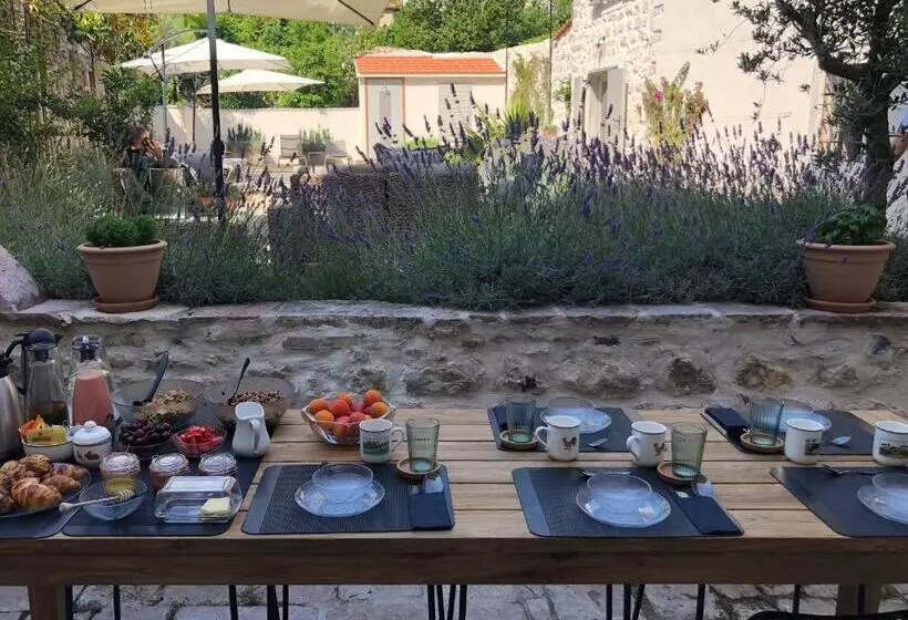 تختخواب و صبحانه Palazzo Sbutega