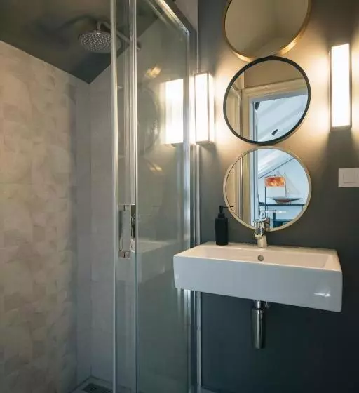 تختخواب و صبحانه Palazzo Sbutega