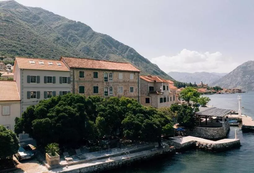 تختخواب و صبحانه Palazzo Sbutega