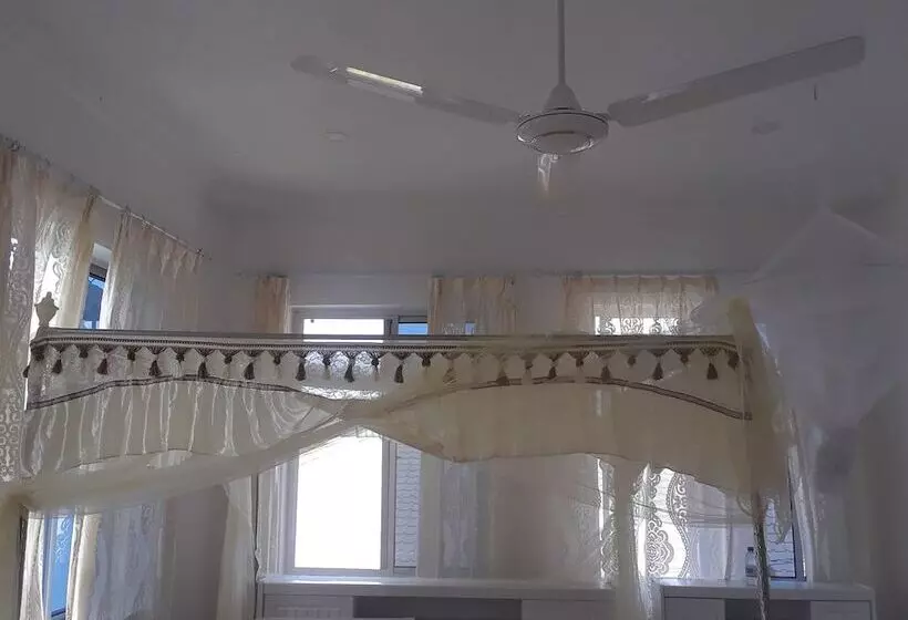تختخواب و صبحانه Twin Villa