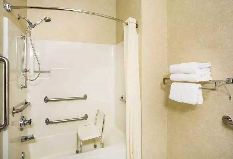 هتل Baymont By Wyndham Helena