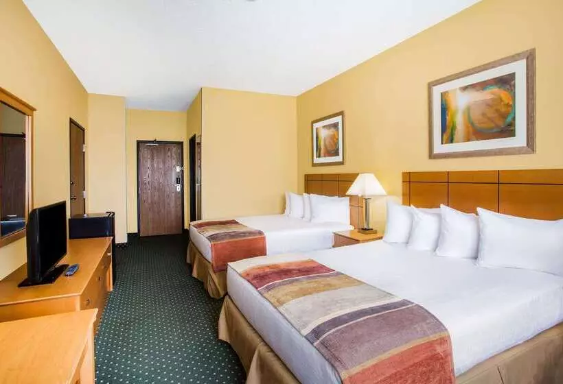 هتل Baymont By Wyndham Helena