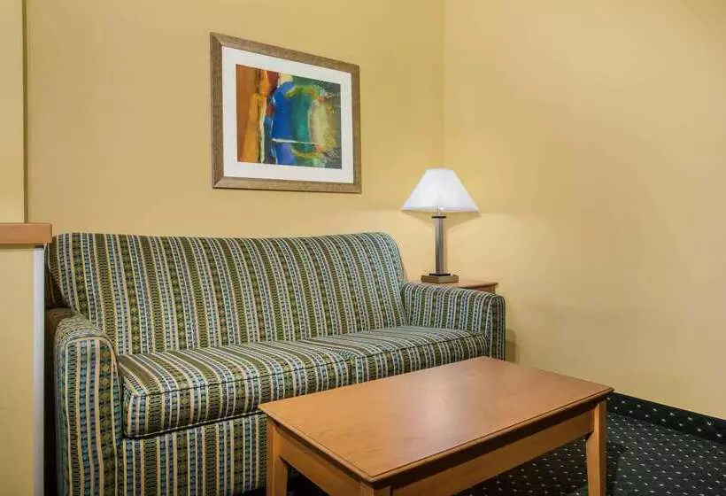 هتل Baymont By Wyndham Helena