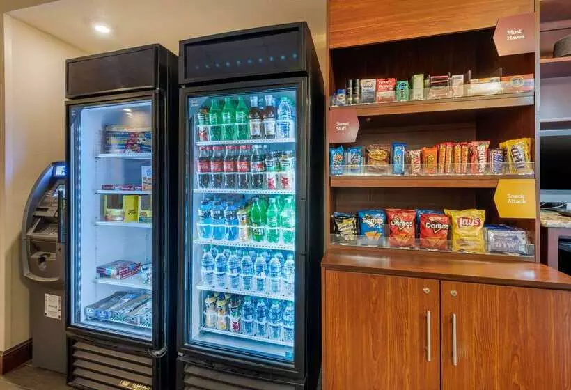 Отель Comfort Suites Near Route 66