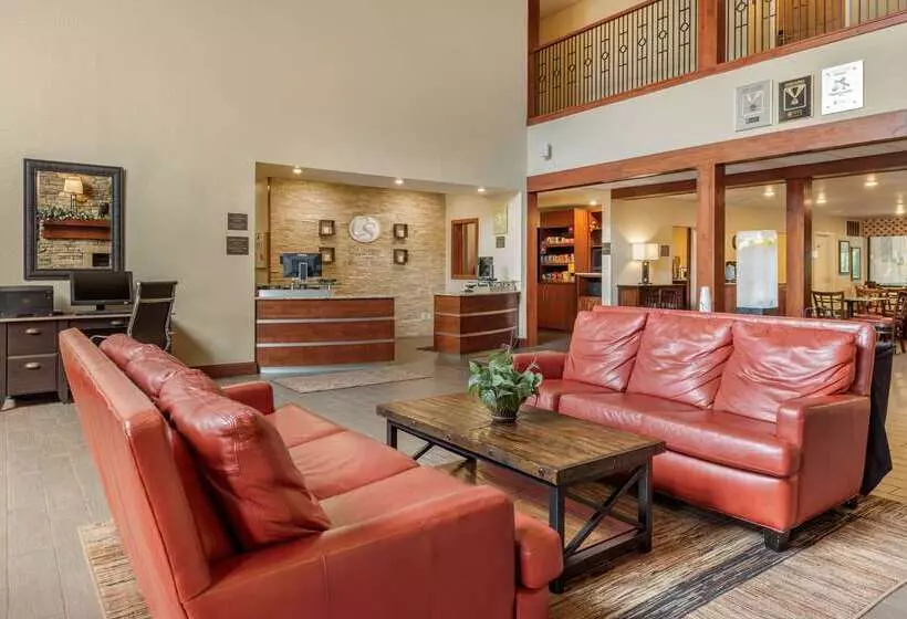 Отель Comfort Suites Near Route 66