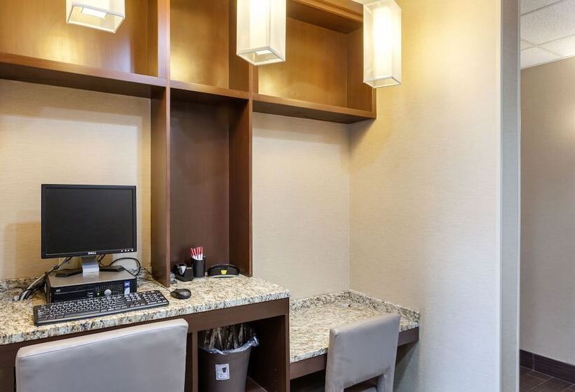 فندق Comfort Suites Lincoln North