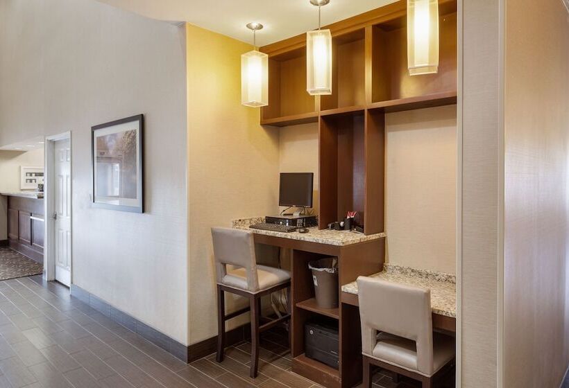 فندق Comfort Suites Lincoln North