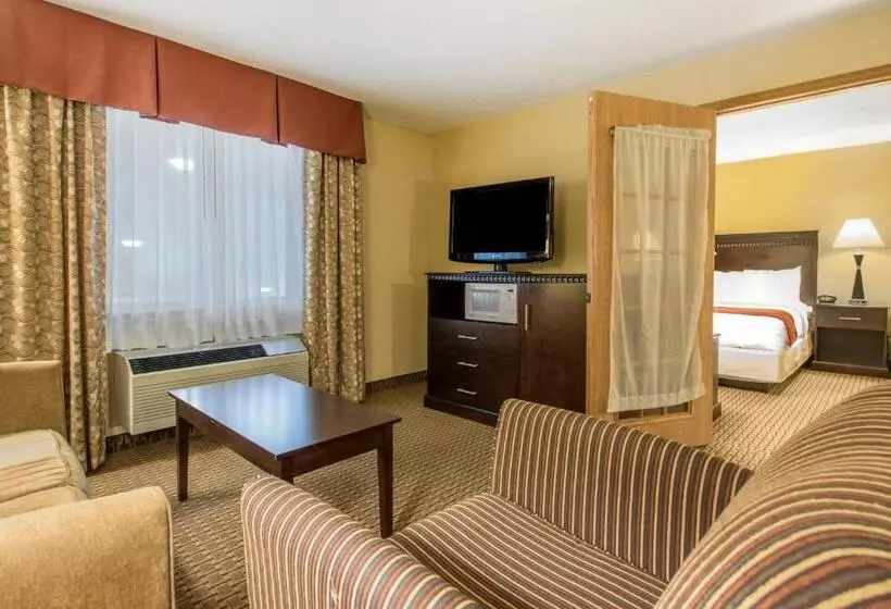 Отель Comfort Suites Wisconsin Dells Area
