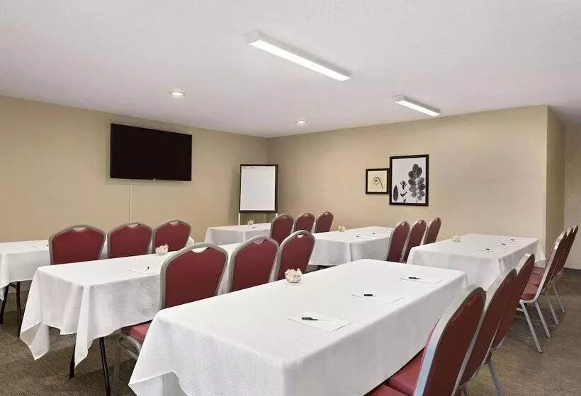 هتل Country Inn & Suites By Radisson, Ankeny, Ia