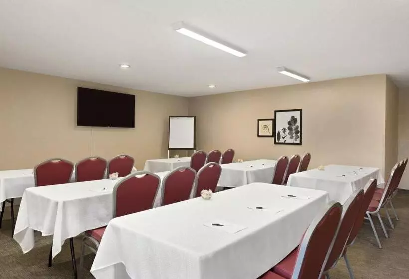 هتل Country Inn & Suites By Radisson, Ankeny, Ia