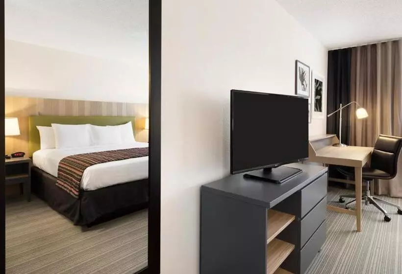 هتل Country Inn & Suites By Radisson, Chippewa Falls, Wi