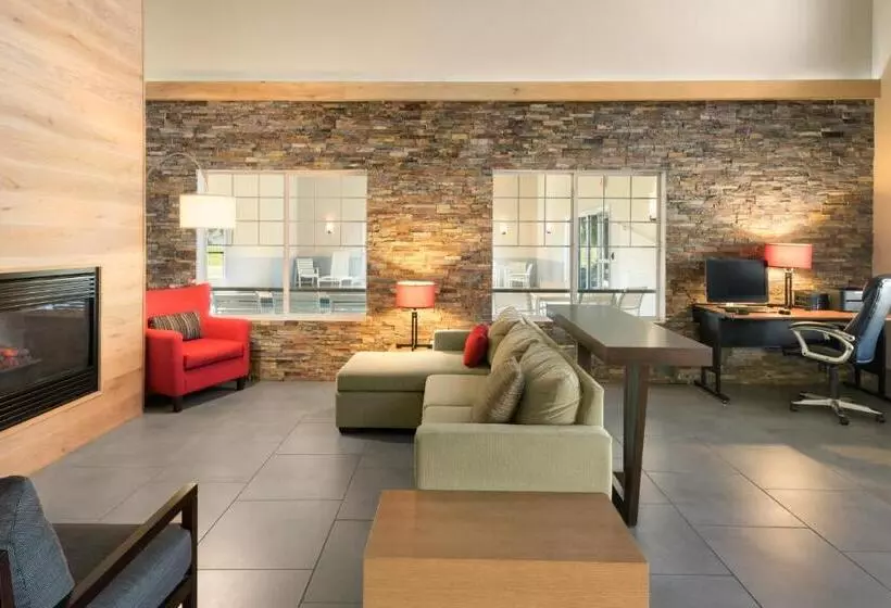 هتل Country Inn & Suites By Radisson, Chippewa Falls, Wi