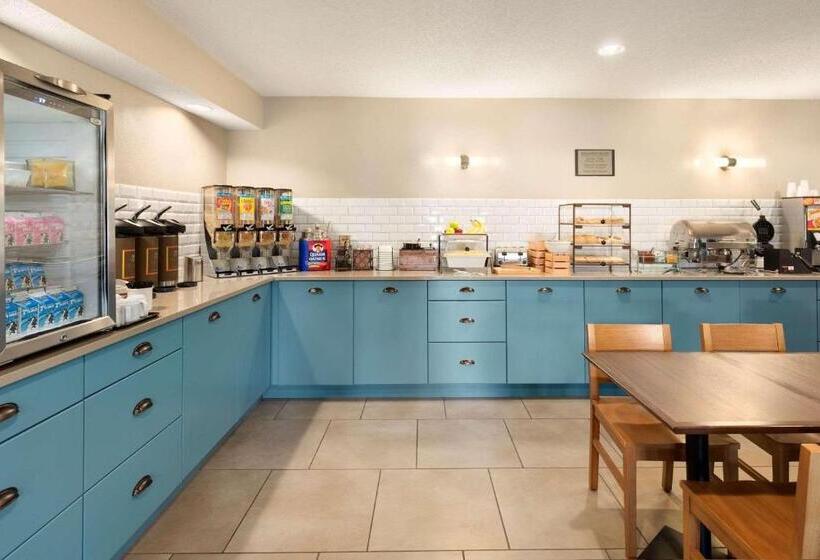 בית מלון כפרי Country Inn & Suites By Radisson, Chippewa Falls, Wi