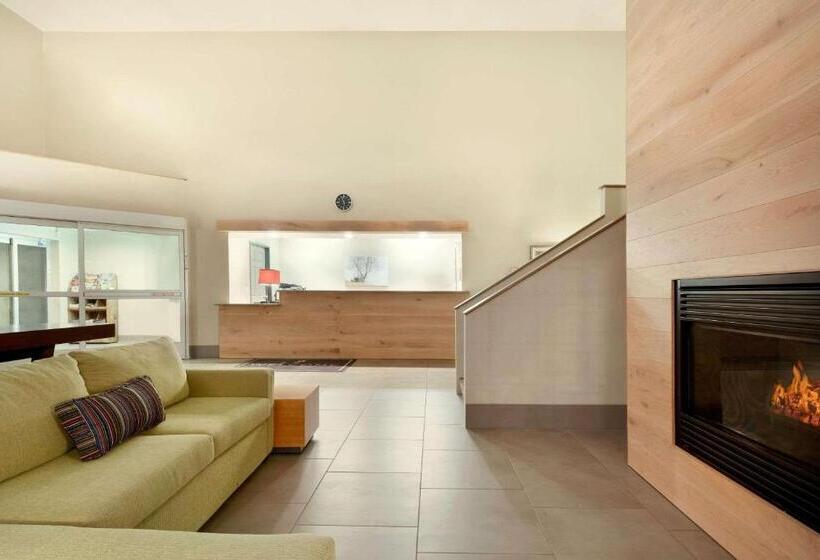 בית מלון כפרי Country Inn & Suites By Radisson, Chippewa Falls, Wi