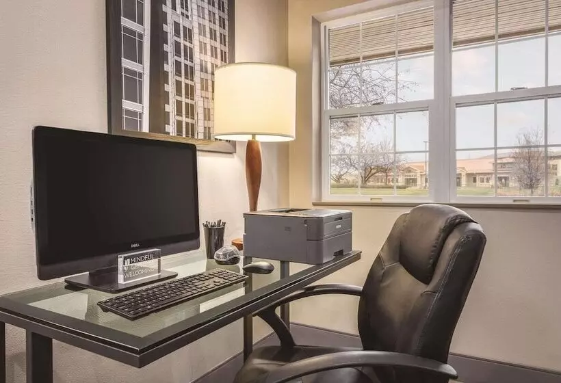 Отель Country Inn & Suites By Radisson, Dakota Dunes, Sd