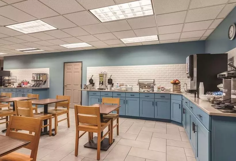 Отель Country Inn & Suites By Radisson, Dakota Dunes, Sd