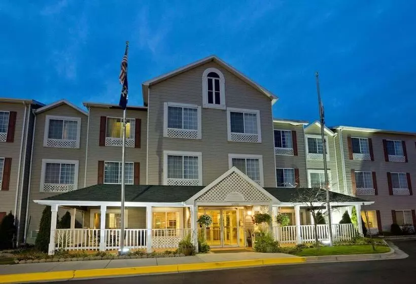 Отель Country Inn & Suites By Radisson, Grand Rapids Airport, Mi