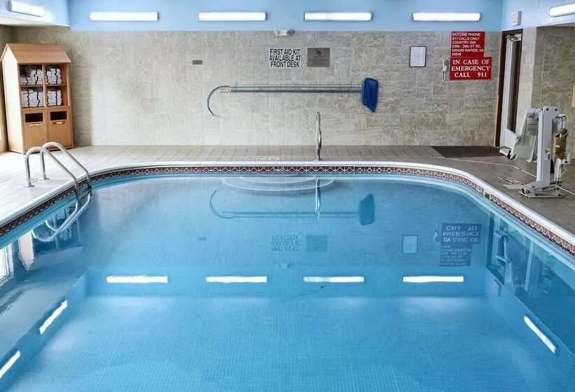 Отель Country Inn & Suites By Radisson, Grand Rapids Airport, Mi