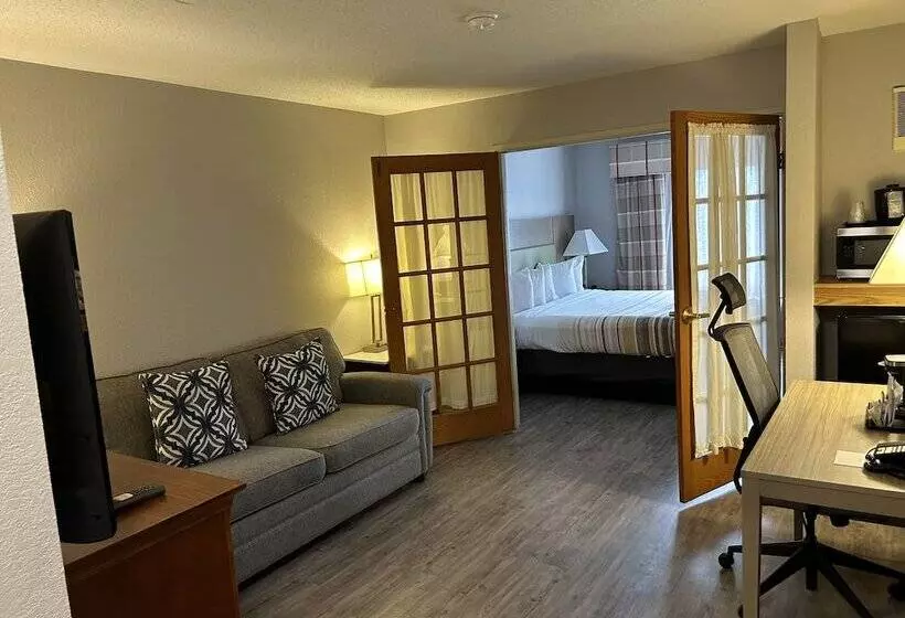 Отель Country Inn & Suites By Radisson, Grand Rapids Airport, Mi