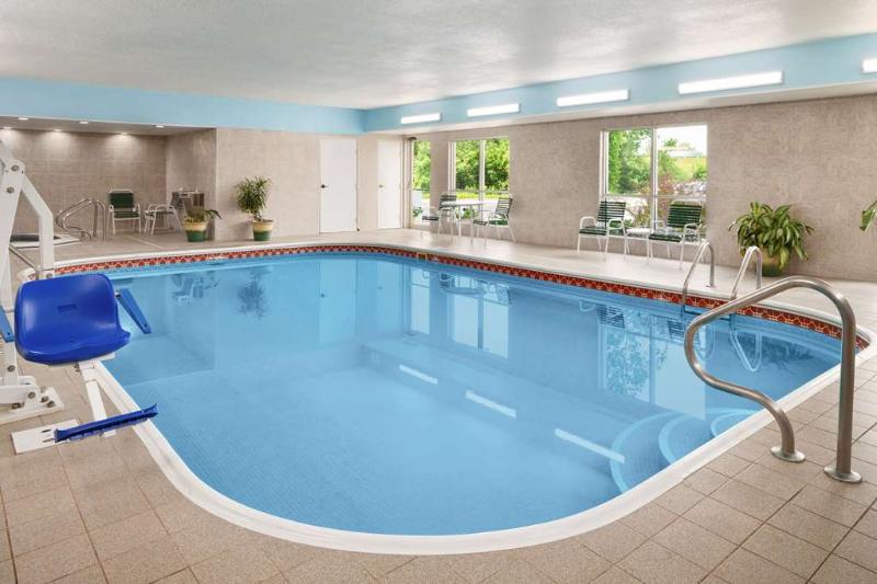 فندق Country Inn & Suites By Radisson, Grand Rapids Airport, Mi