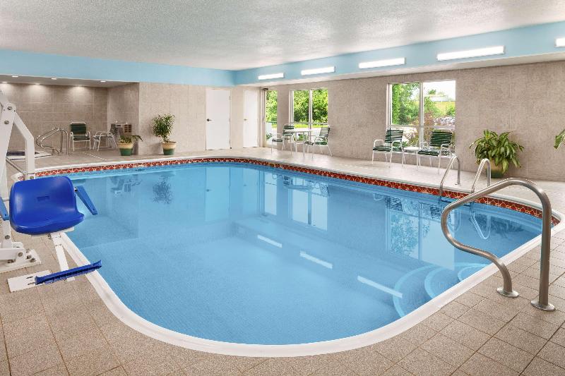 فندق Country Inn & Suites By Radisson, Grand Rapids Airport, Mi