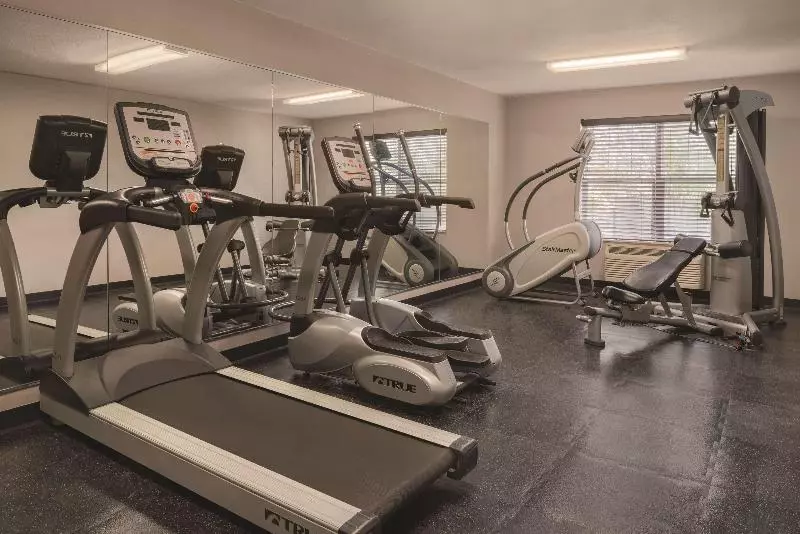 هتل Country Inn & Suites By Radisson, Waterloo, Ia