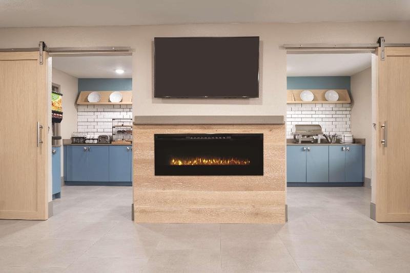 Hotel Country Inn & Suites By Radisson, Waterloo, Ia