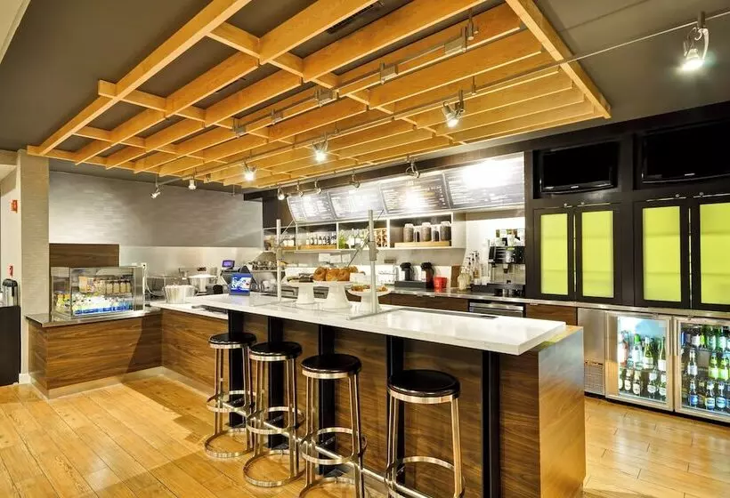هتل Courtyard By Marriott Jacksonville Airport/ Northeast
