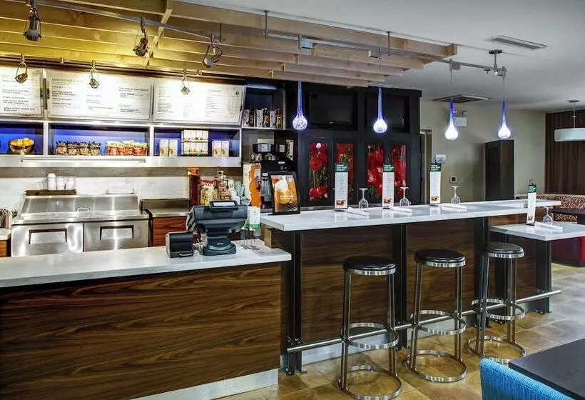 هتل Courtyard By Marriott New Bern