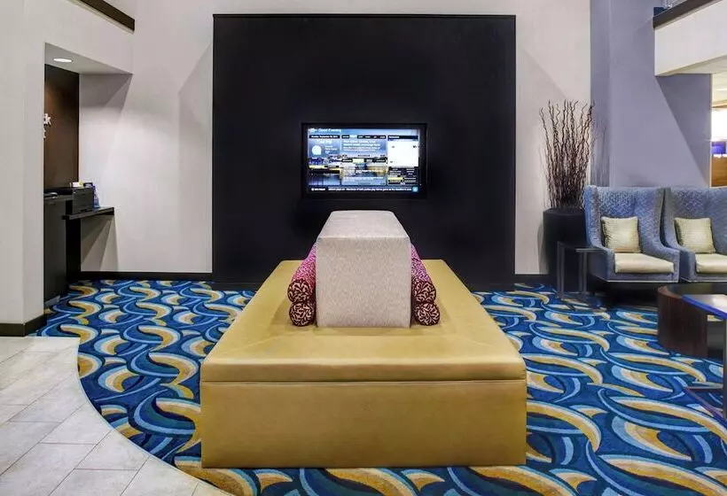 هتل Courtyard By Marriott New Bern