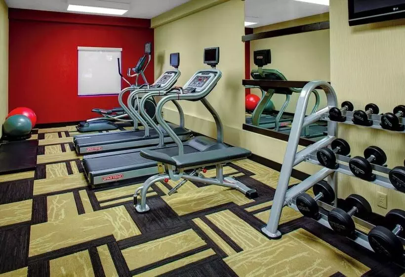 هتل Courtyard By Marriott New Bern