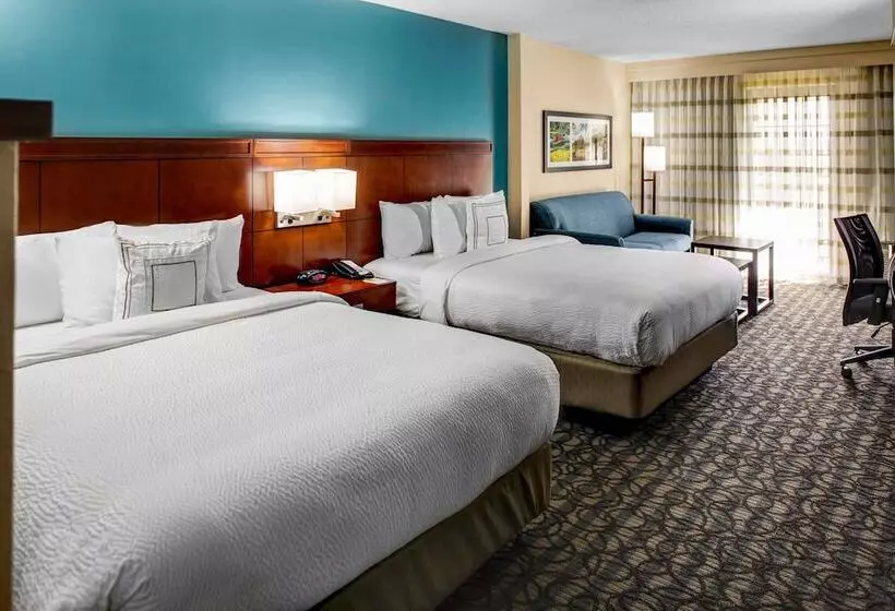 هتل Courtyard By Marriott New Bern