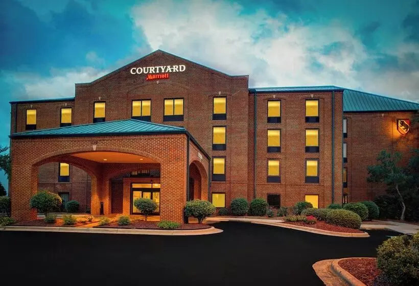 هتل Courtyard By Marriott New Bern