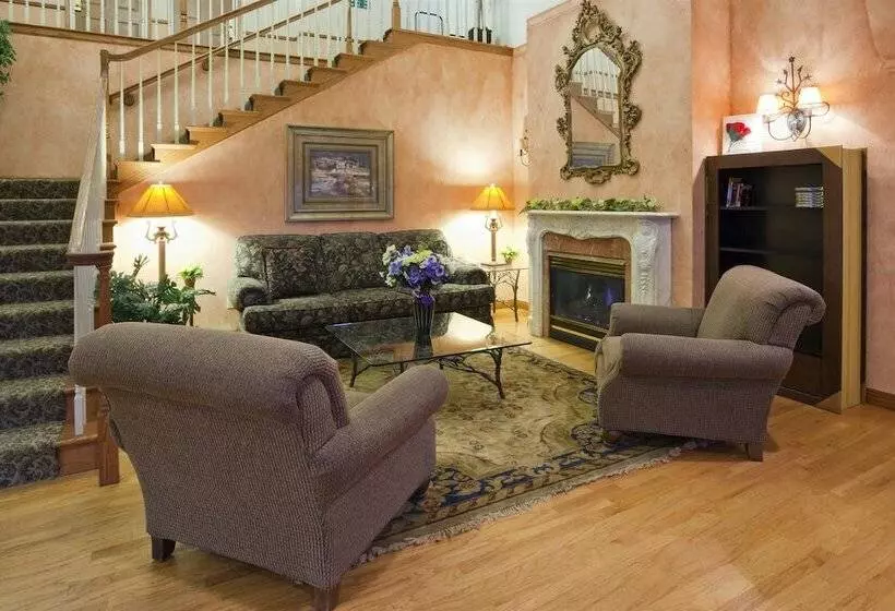 酒店 Crossings By Grandstay Inn And Suites