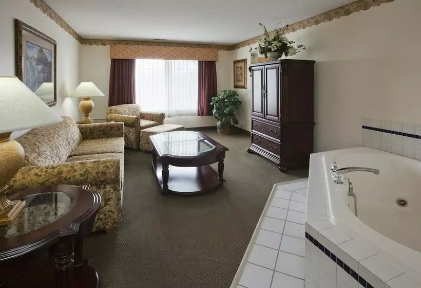 酒店 Crossings By Grandstay Inn And Suites