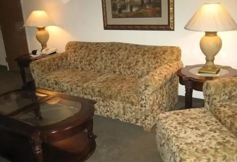 酒店 Crossings By Grandstay Inn And Suites