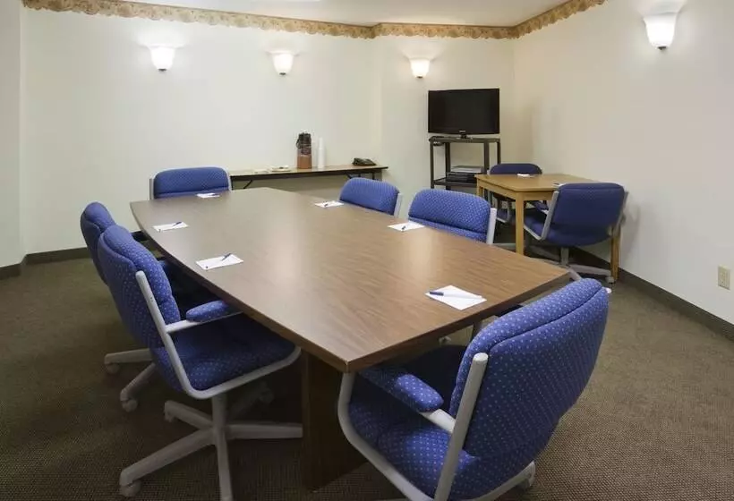 酒店 Crossings By Grandstay Inn And Suites