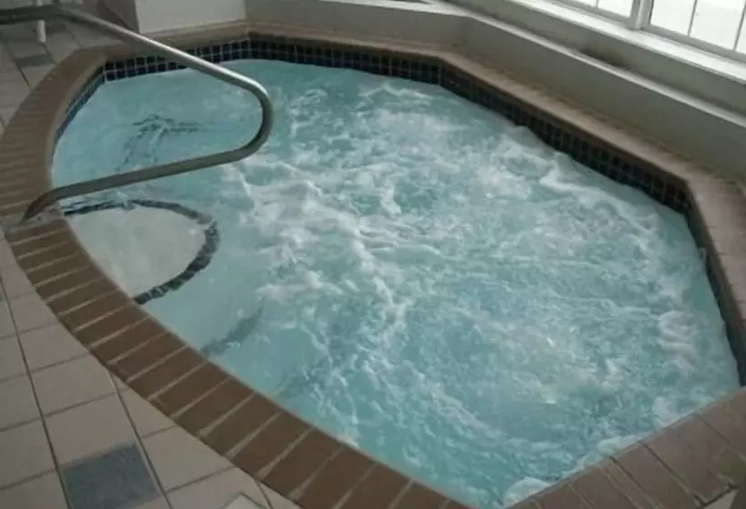 酒店 Crossings By Grandstay Inn And Suites