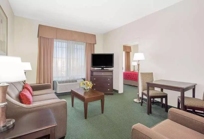 ホテル Ramada By Wyndham Denver International Airport