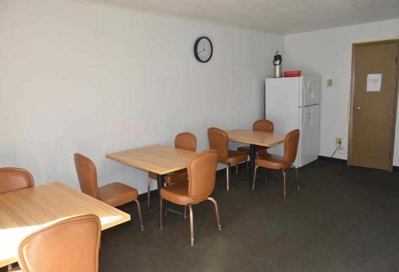 Отель Red Carpet Inn & Suites Ebensburg