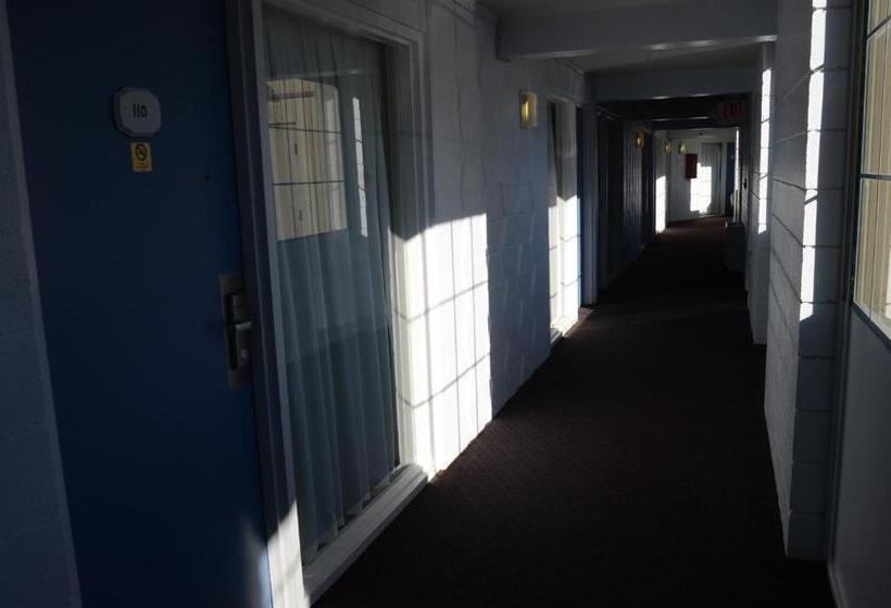 Отель Red Carpet Inn & Suites Ebensburg